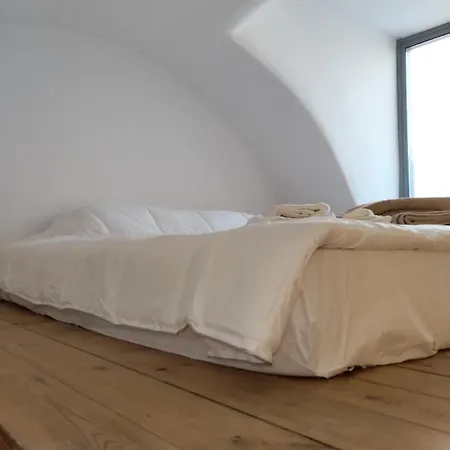 Kelly's Imerovigli (Santorini)