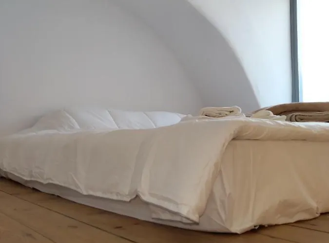 Kelly's Imerovigli (Santorini)